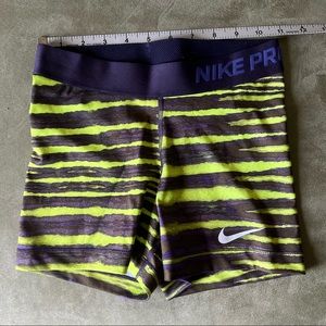 NIKE PRO 3” stretchy workout shorts XS